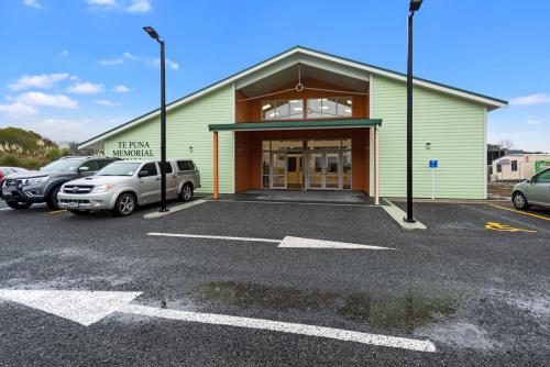 Front entrance of memorial hall from carpark perspective